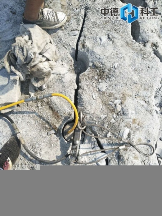 南宁上林道路开挖遇硬石头不能爆破怎么办用什么机械